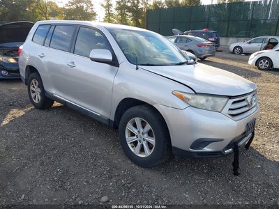 5TDBK3EH0CS****** 2012 Toyota Highlander