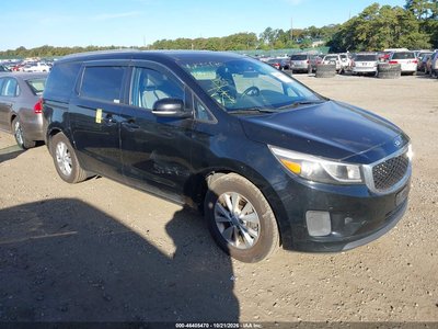 KNDMB5C15J6****** 2018 Kia Sedona