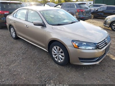 1VWAT7A35FC****** 2015 Volkswagen Passat