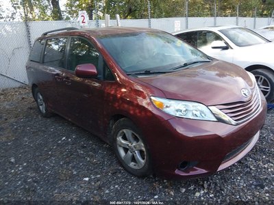 5TDKZ3DC2HS****** 2017 Toyota Sienna