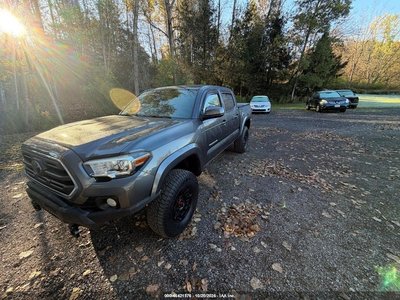 3TMCZ5AN5JM****** 2018 Toyota Tacoma